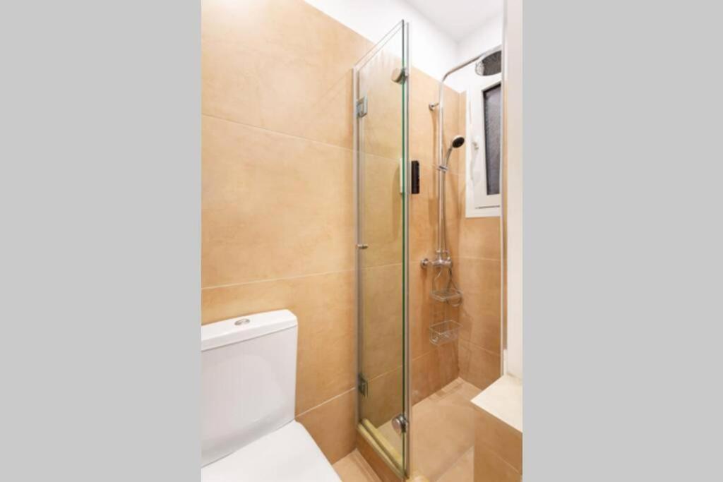 Stylish King Size Bed Steps From Acropolis By Ghh Apartment Athens